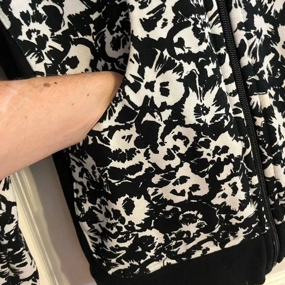 Lululemon zip up cowl neck sweatshirt size 4 - Picture 3 of 7